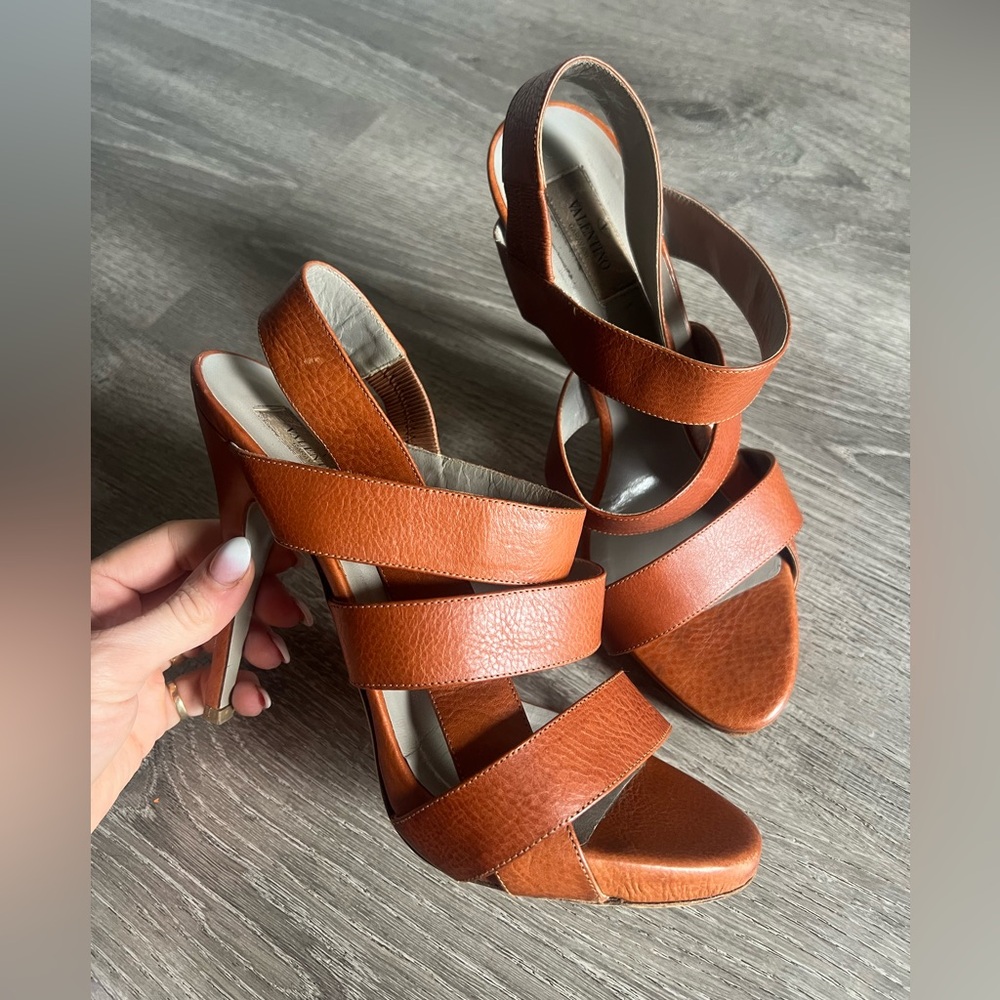 Valentino tan sling back heels - Picture 2 of 4